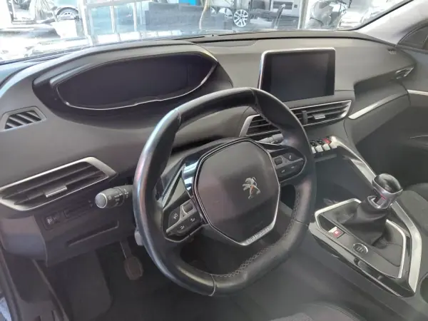 Peugeot 5008 2019 - 12900 EUR, 128000 km - AUTO.MOTO.pt - 128000km - foto 10 de 21