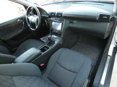 Mercedes-Benz C 220 2001 - 6750 EUR, 399999 km - AUTO.MOTO.pt - 399999km - foto 9 de 21