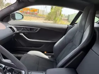 Jaguar F-Type 2023 - 70000 EUR, 21800 km - AUTO.MOTO.pt - 21800km - foto 22 de 37