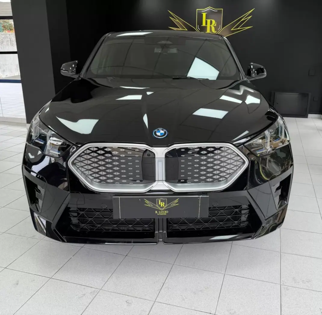 BMW iX2 2025 - 46500 EUR, 7997 km - AUTO.MOTO.pt - 7997km - foto 9 de 42