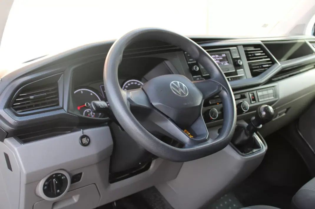 VW Transporter 2.0 TDI Confortline Extra AC 2020 - 17990 EUR, 199000 km - AUTO.MOTO.pt - 199000km - foto 18 de 24