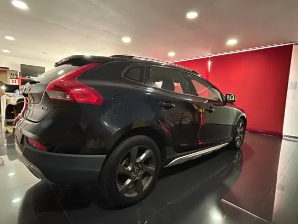 Volvo V40 Cross Country 2014 - 11750 EUR, 189500 km - AUTO.MOTO.pt - 189500km - foto 6 de 20