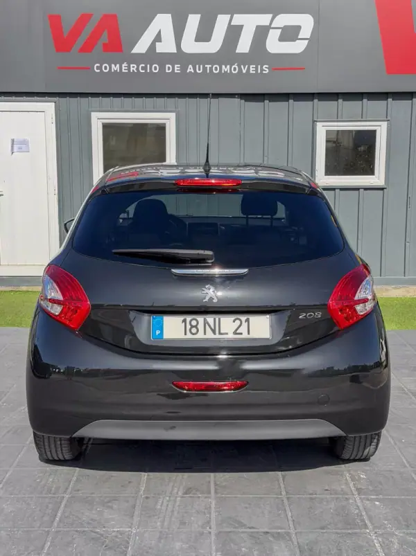 Peugeot 208 2012 - 6900 EUR, 99000 km - AUTO.MOTO.pt - 99000km - foto 6 de 12