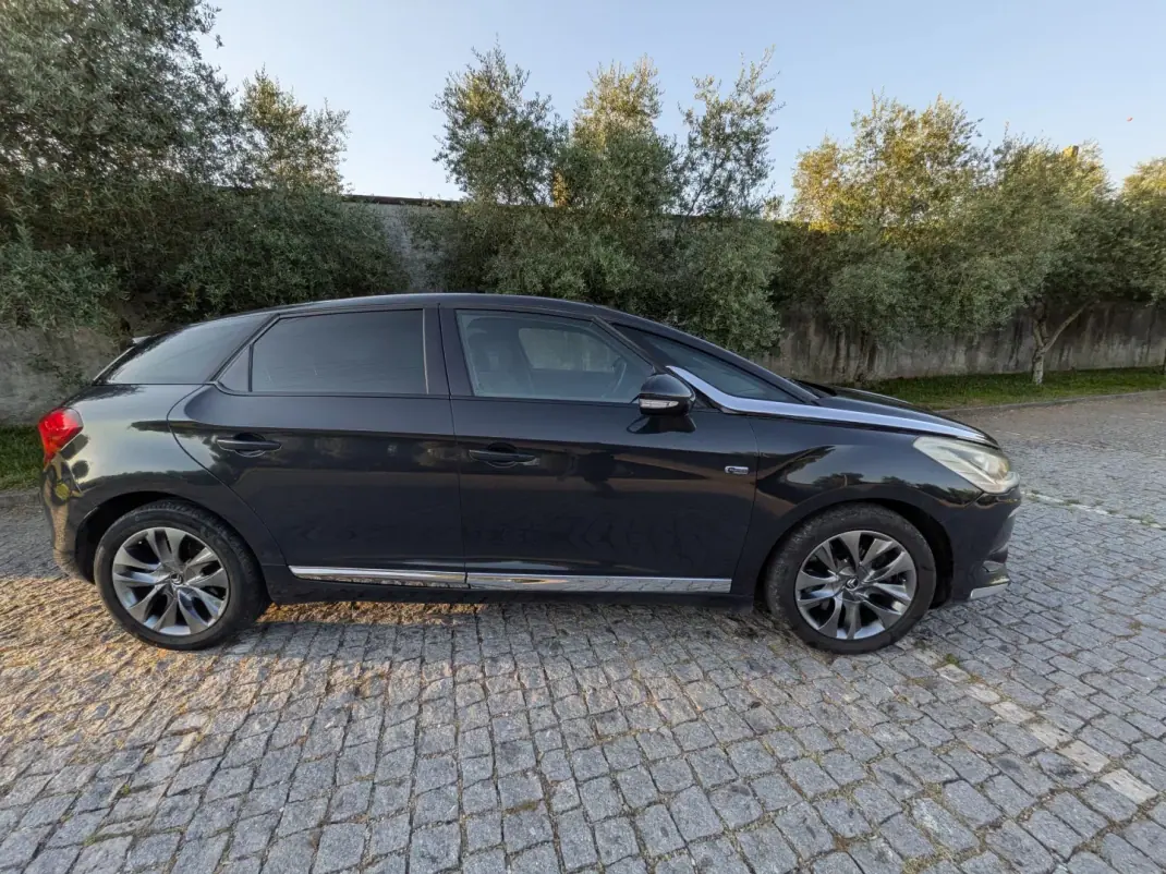 DS DS5 2014 - 10900 EUR, 19800 km - 19800km - foto 11 de 16