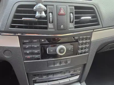 Mercedes-Benz E 250 2010 - 15999 EUR, 212000 km - 212000km - foto 16 de 23