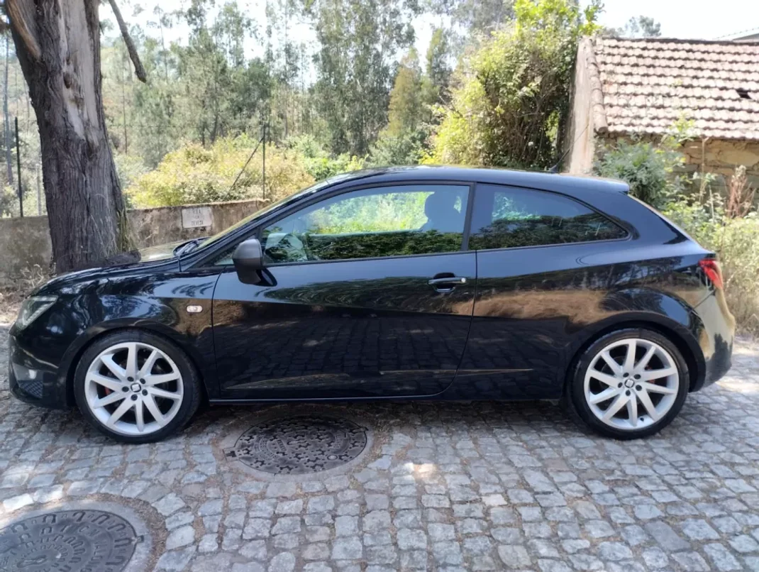 SEAT Ibiza 2014 - 12250 EUR, 200000 km - AUTO.MOTO.pt - 200000km - foto 4 de 26