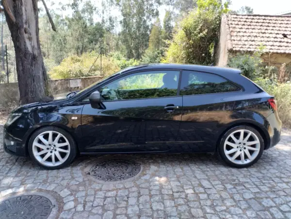 SEAT Ibiza 2014 - 12250 EUR, 200000 km - AUTO.MOTO.pt - 200000km - foto 4 de 26