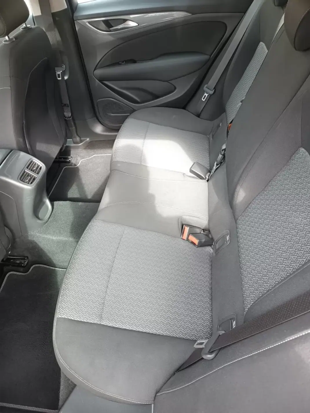 Opel Insignia Sports Tourer 2020 - 13000 EUR, 208000 km - 208000km - foto 12 de 19