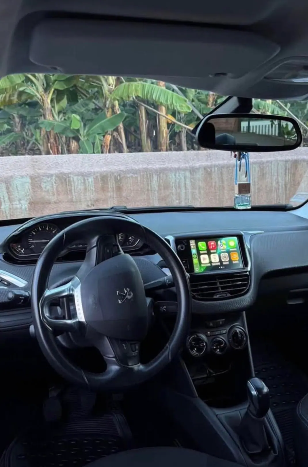 Peugeot 208 2019 - 8900 EUR, 93300 km - AUTO.MOTO.pt - 93300km - foto 6 de 10