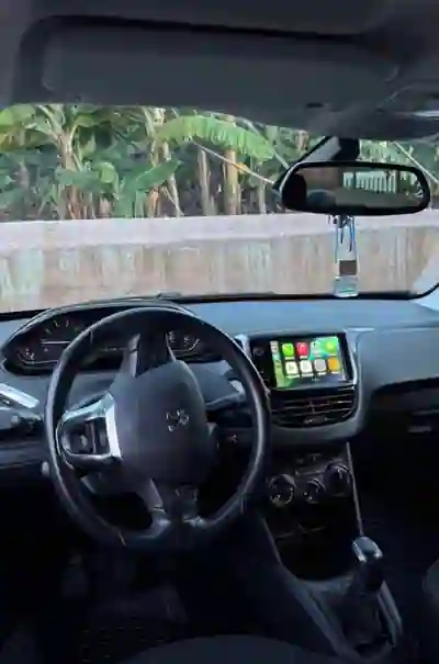 Peugeot 208 2019 - 8900 EUR, 93300 km - AUTO.MOTO.pt - 93300km - foto 6 de 10