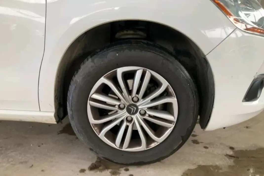 Citroën DS4 2014 - 8900 EUR, 118142 km - AUTO.MOTO.pt - 118142km - foto 6 de 11