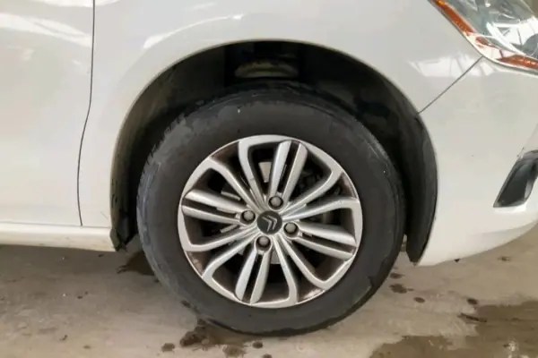 Citroën DS4 2014 - 8900 EUR, 118142 km - AUTO.MOTO.pt - 118142km - foto 6 de 11