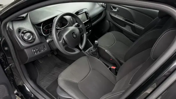 Renault Clio 2014 - 7900 EUR, 161121 km - AUTO.MOTO.pt - 161121km - foto 7 de 23