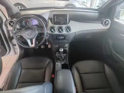 Mercedes-Benz B 180 2012 - 10990 EUR, 221000 km - AUTO.MOTO.pt - 221000km - foto 19 de 35