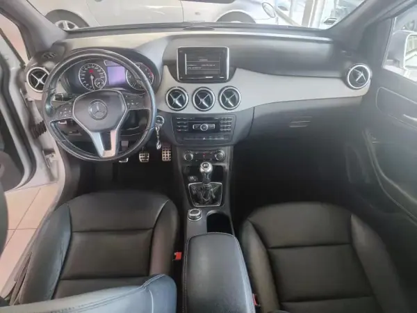 Mercedes-Benz B 180 2012 - 10990 EUR, 221000 km - AUTO.MOTO.pt - 221000km - foto 19 de 35