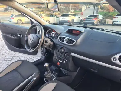 Renault Clio 2011 - 6950 EUR, 249000 km - AUTO.MOTO.pt - 249000km - foto 9 de 10