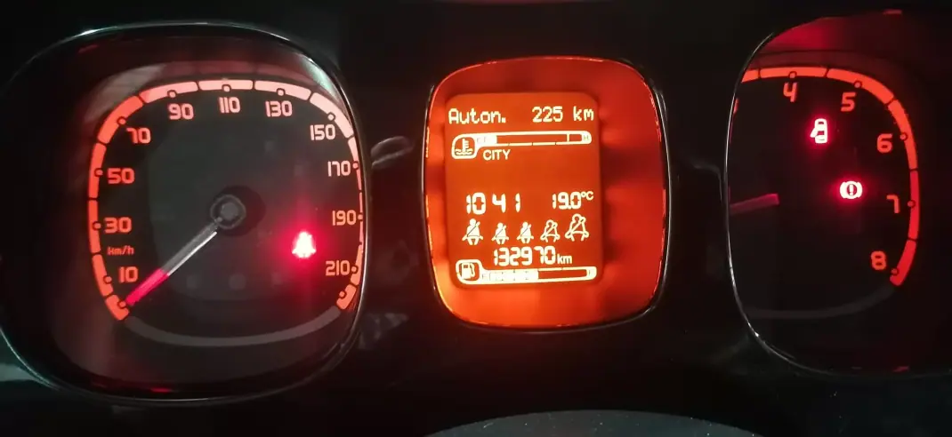 Fiat Panda 2016 - 8600 EUR, 134110 km - AUTO.MOTO.pt - 134110km - foto 5 de 11