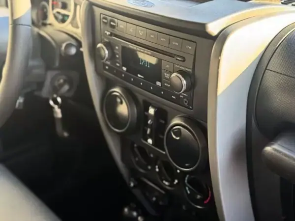 Jeep Wrangler Unlimited 2007 - 33800 EUR, 140826 km - AUTO.MOTO.pt - 140826km - foto 13 de 17