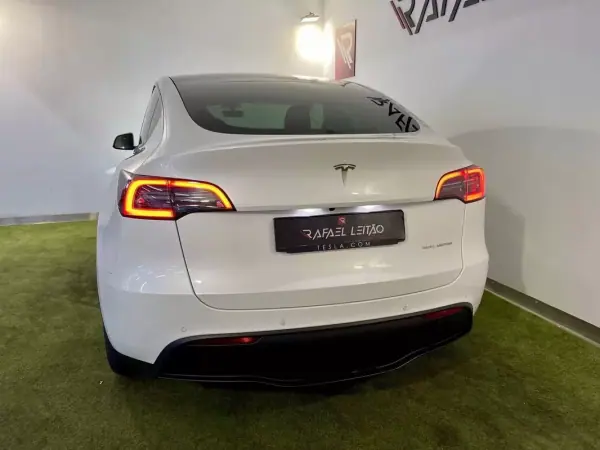 Tesla Model Y 2022 - 38750 EUR, 44000 km - AUTO.MOTO.pt - 44000km - foto 10 de 42
