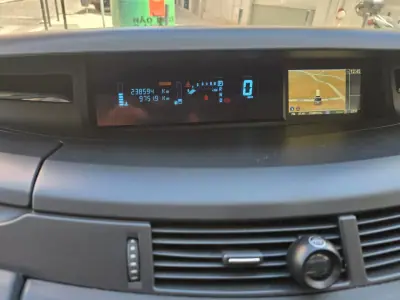 Renault Espace 2013 - 7999 EUR, 238595 km - AUTO.MOTO.pt - 238595km - foto 20 de 28