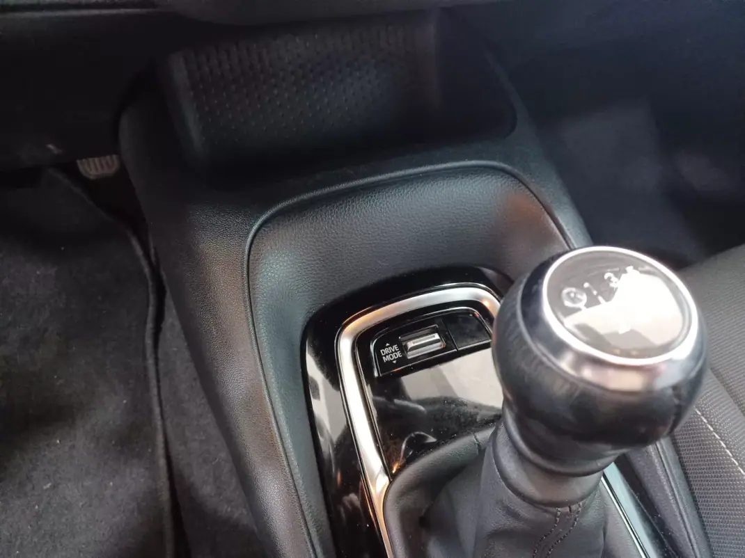 Toyota Corolla 2019 - 18390 EUR, 81211 km - AUTO.MOTO.pt - 81211km - foto 18 de 33