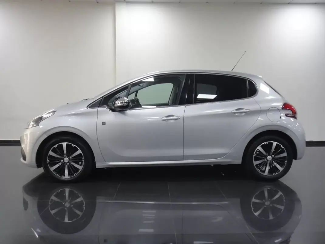 Peugeot 208 2018 - 9900 EUR, 84000 km - 84000km - foto 4 de 26