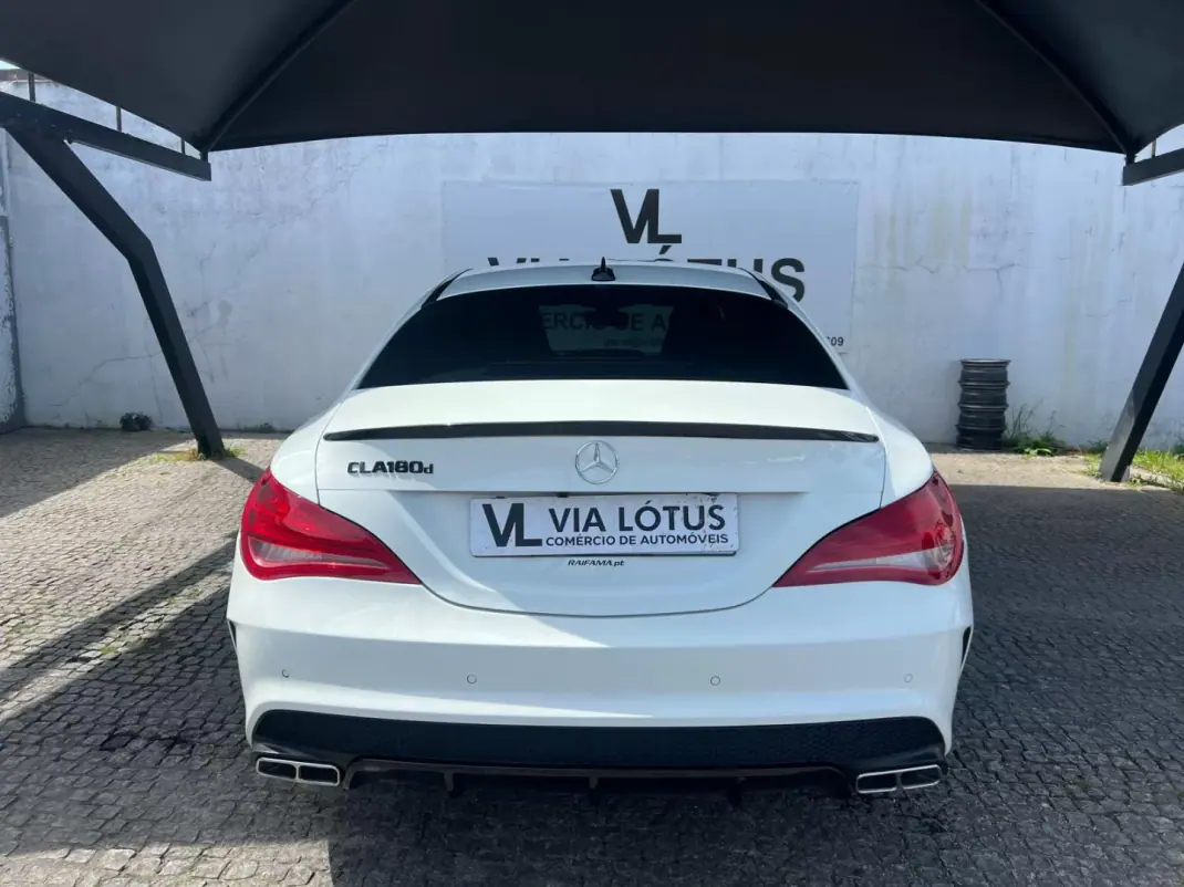 Mercedes-Benz CLA 180 2015 - 17800 EUR, 265000 km - AUTO.MOTO.pt - 265000km - foto 4 de 5