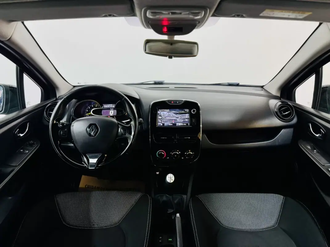 Renault Clio 2012 - 5750 EUR, 228000 km - AUTO.MOTO.pt - 228000km - foto 21 de 44