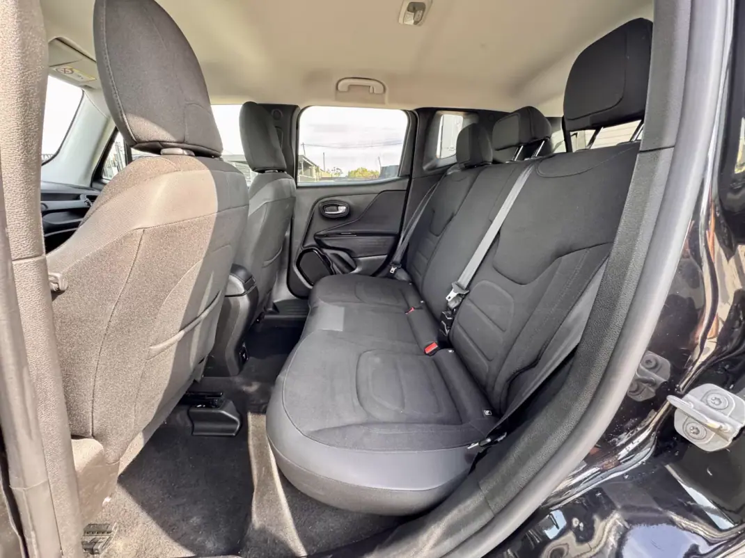 Jeep Renegade 2016 - 15500 EUR, 138000 km - AUTO.MOTO.pt - 138000km - foto 20 de 22