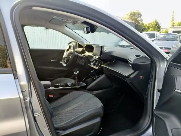 Peugeot 208 1.2 PureTech Allure 2025 Gasolina