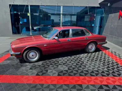 Jaguar Daimler 1990 - 19900 EUR, 146000 km - AUTO.MOTO.pt - 146000km - foto 4 de 14