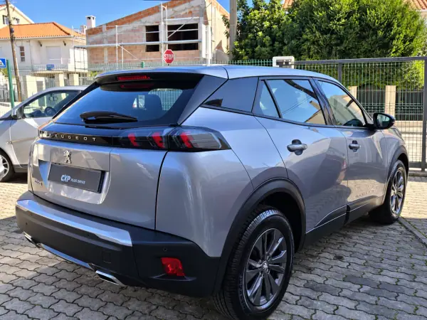 Peugeot 2008 PureTech 130 EAT8 Allure Pack 2021 Gasolina — 88 500 km Peugeot 2008 PureTech 130 EAT8 Allure Pack 2021 Gasolina
