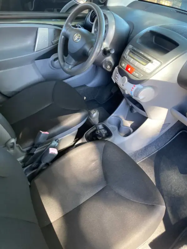 Toyota Aygo 2010 - 6350 EUR, 112661 km - 112661km - foto 16 de 19