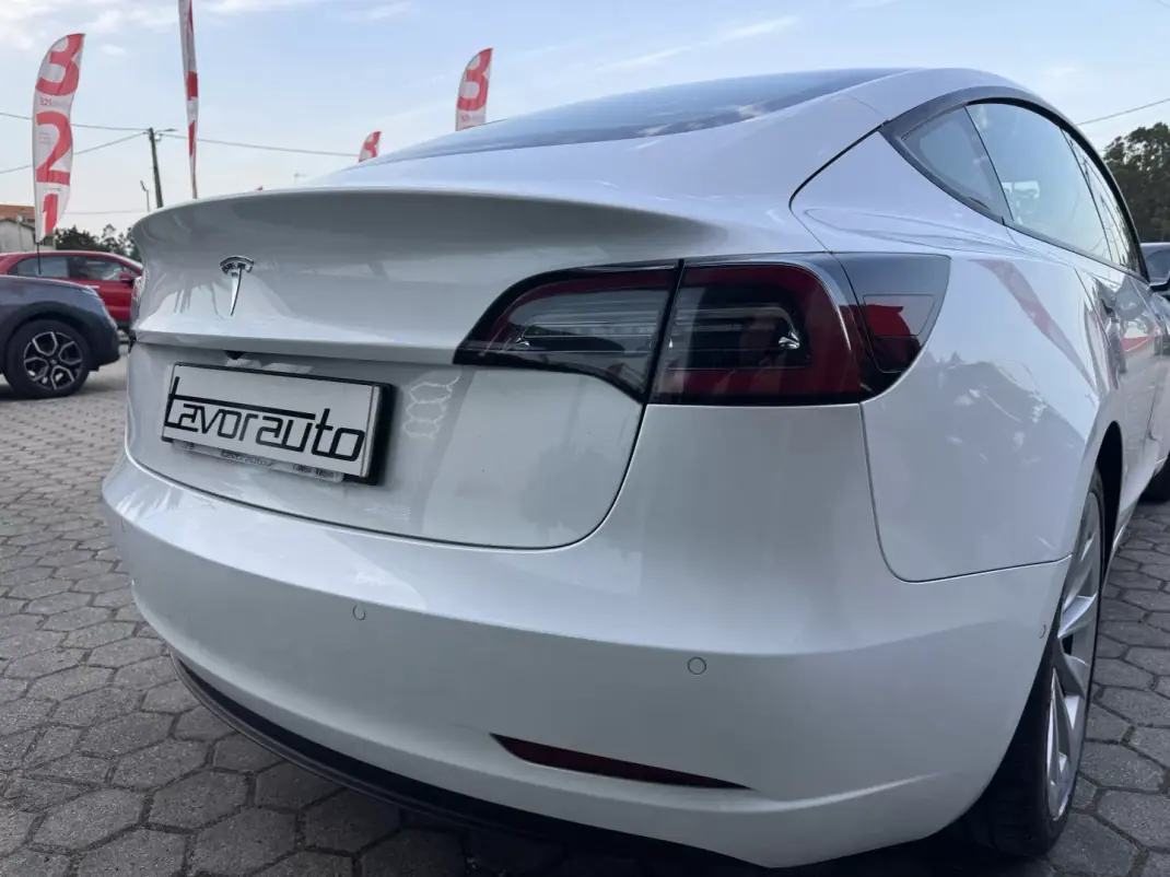 Tesla Model 3 2021 - 28900 EUR, 73000 km - AUTO.MOTO.pt - 73000km - foto 24 de 32