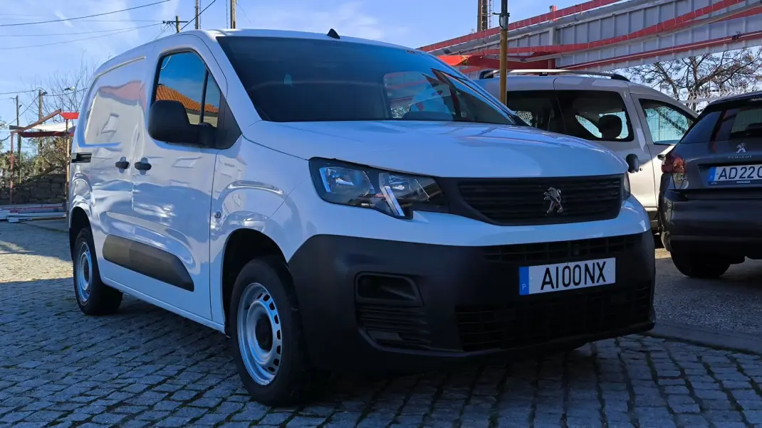 Peugeot Partner L1 2021 - 14490 EUR, 111190 km - AUTO.MOTO.pt - 111190km - foto 1 de 10