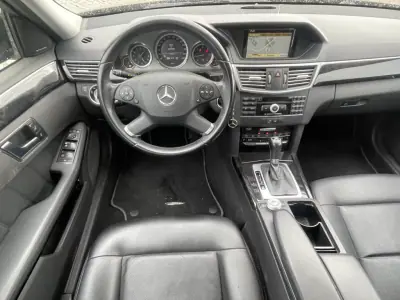Mercedes-Benz E 250 2010 - 13950 EUR, 277830 km - AUTO.MOTO.pt - 277830km - foto 8 de 12