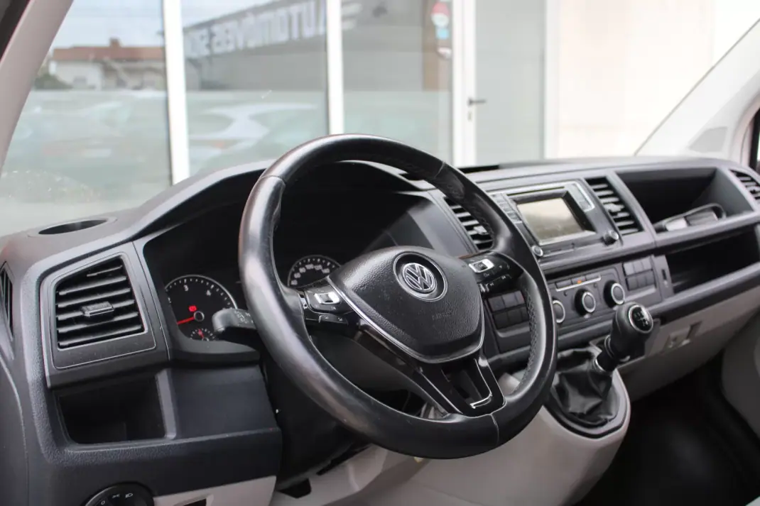 Volkswagen Transporter 2020 - 24990 EUR, 222000 km - AUTO.MOTO.pt - 222000km - foto 19 de 24