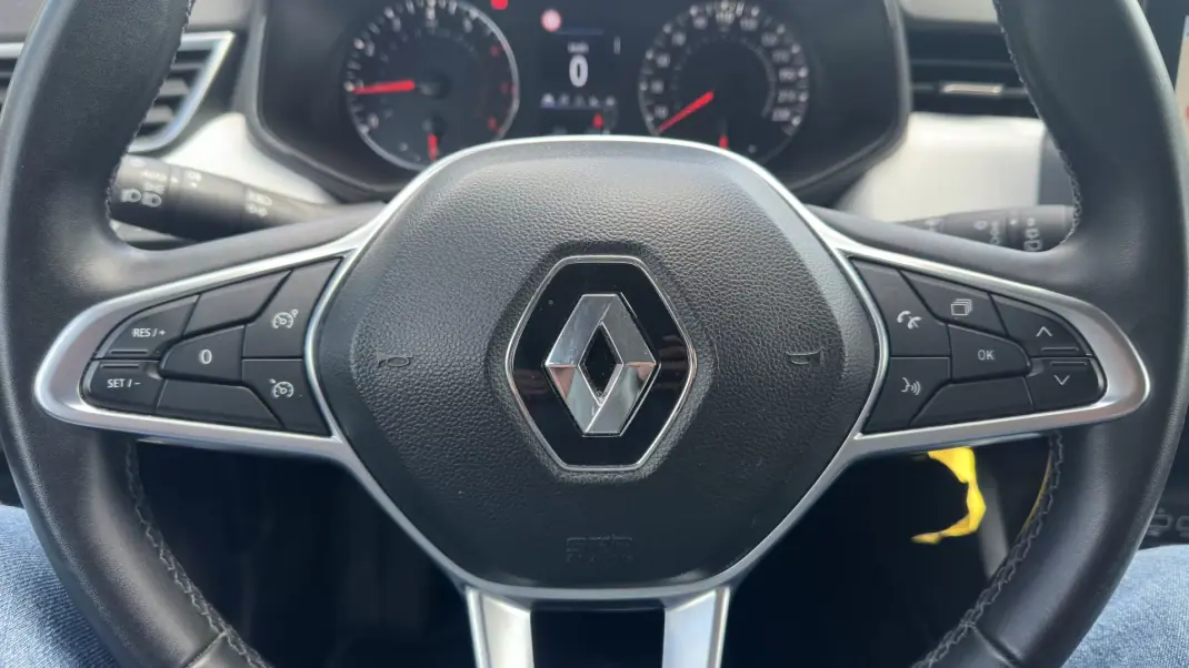 Renault Clio 2023 - 15900 EUR, 68000 km - AUTO.MOTO.pt - 68000km - foto 10 de 21