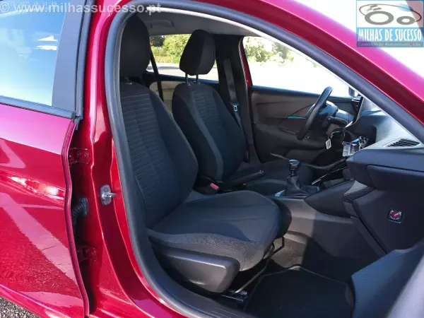 Peugeot 208 2021 - 14500 EUR, 40000 km - AUTO.MOTO.pt - 40000km - foto 34 de 35