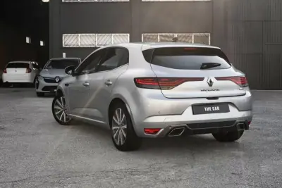 Renault Mégane 2021 - 16900 EUR, 108317 km - AUTO.MOTO.pt - 108317km - foto 8 de 25