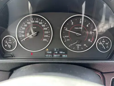 BMW 318 2014 - 12900 EUR, 200000 km - AUTO.MOTO.pt - 200000km - foto 38 de 52
