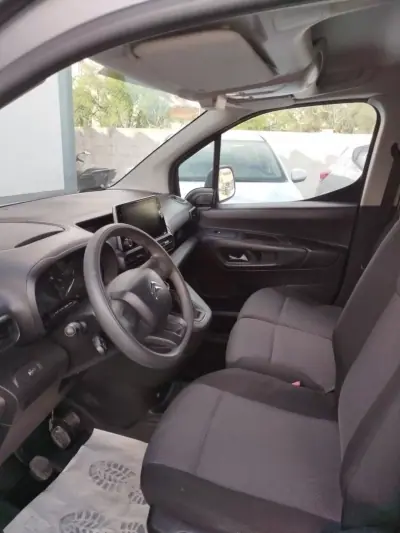 Citroën Berlingo blue hdi 2019 - 16900 EUR, 89000 km - AUTO.MOTO.pt - 89000km - foto 4 de 9