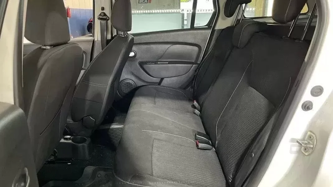 Dacia Logan MCV 2019 - 7650 EUR, 130000 km - AUTO.MOTO.pt - 130000km - foto 17 de 32