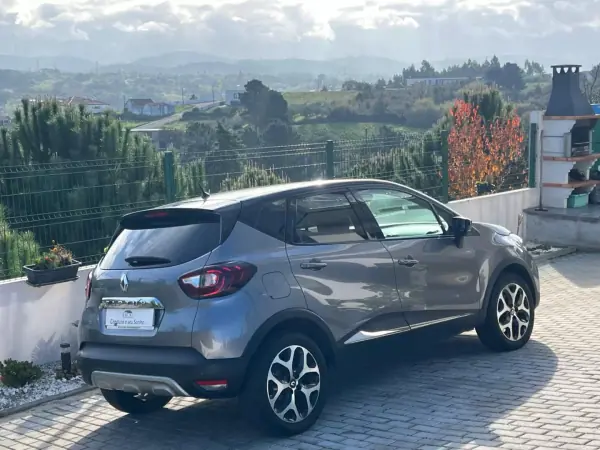 Renault Captur 2019 - 16990 EUR, 90898 km - AUTO.MOTO.pt - 90898km - foto 10 de 37