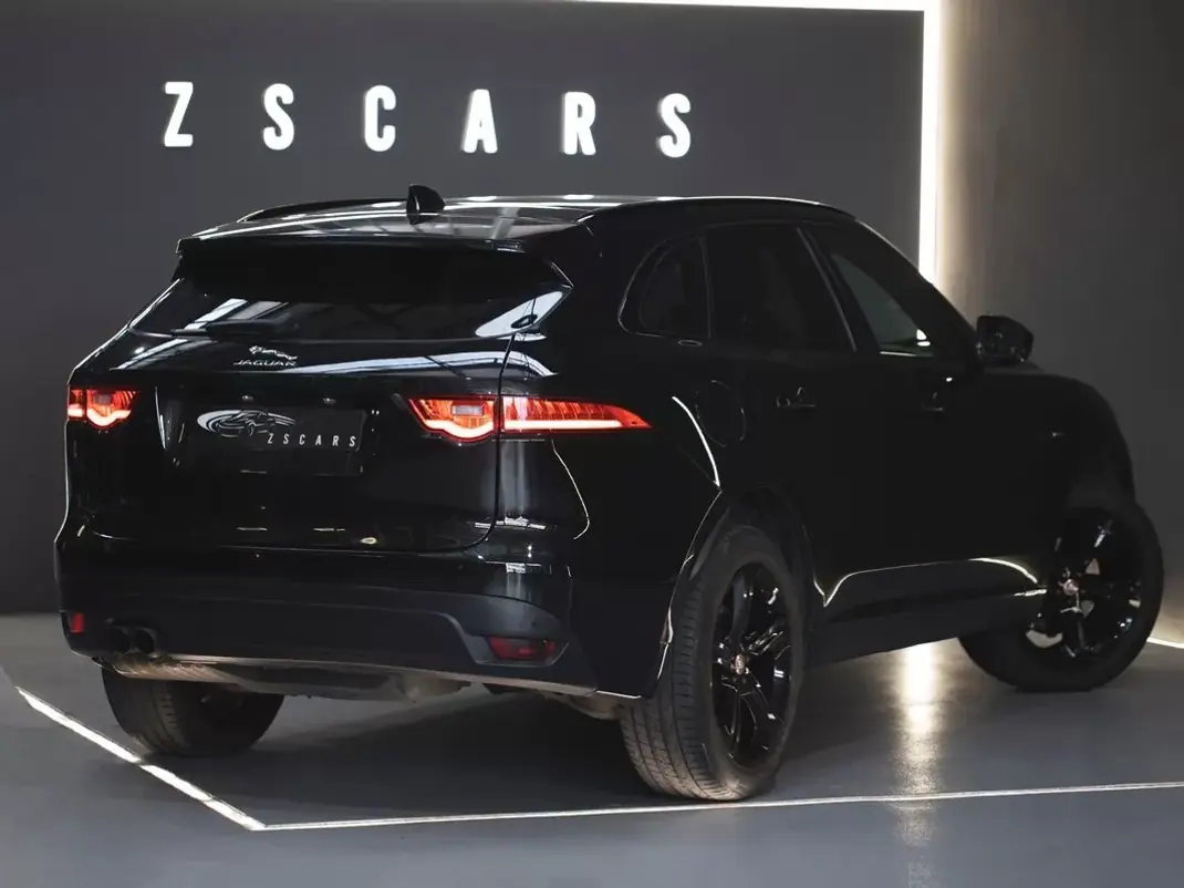 Jaguar F-Pace 2017 - 24990 EUR, 151545 km - AUTO.MOTO.pt - 151545km - foto 7 de 23