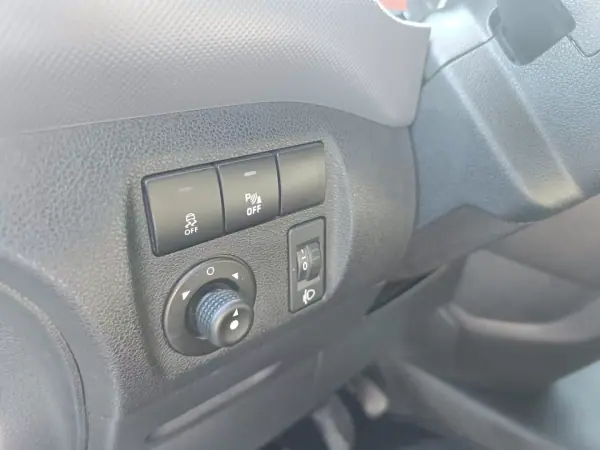 Citroën BERLINGO 3 LUGARES 2017 - 9000 EUR, 220000 km - AUTO.MOTO.pt - 220000km - foto 19 de 30