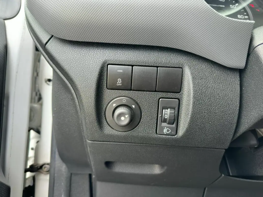 Peugeot Partner 2016 - 10900 EUR, 177432 km - AUTO.MOTO.pt - 177432km - foto 16 de 20