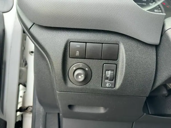 Peugeot Partner 2016 - 10900 EUR, 177432 km - AUTO.MOTO.pt - 177432km - foto 16 de 20