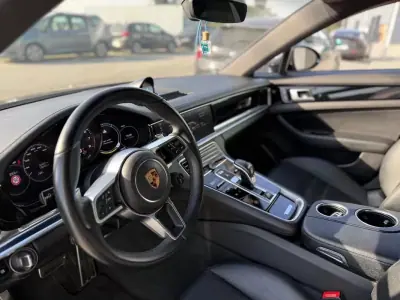Porsche Panamera 2018 - 74500 EUR, 50941 km - AUTO.MOTO.pt - 50941km - foto 34 de 41