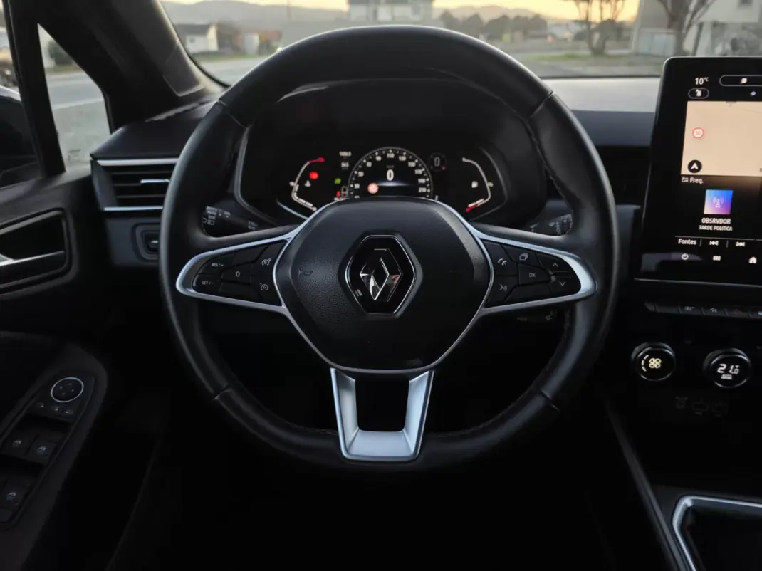 Renault Clio 2022 - 14500 EUR, 104000 km - AUTO.MOTO.pt - 104000km - foto 16 de 43